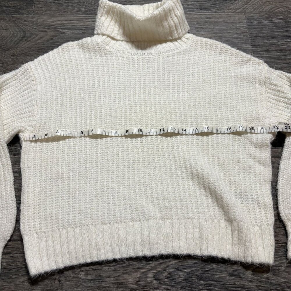 Old Navy Knit Turtleneck Sweater XS Winter White Chunky Preppy Oversized - Picture 6 of 9